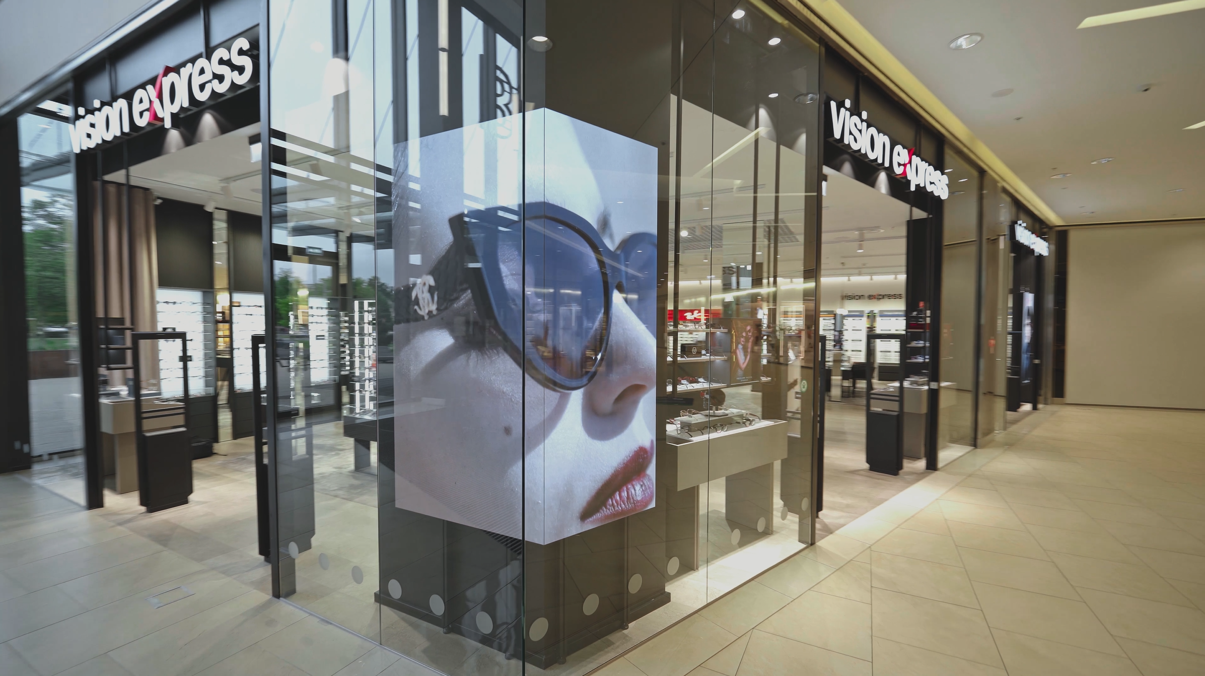 „Vision Express“ vitrininis LED ekranas