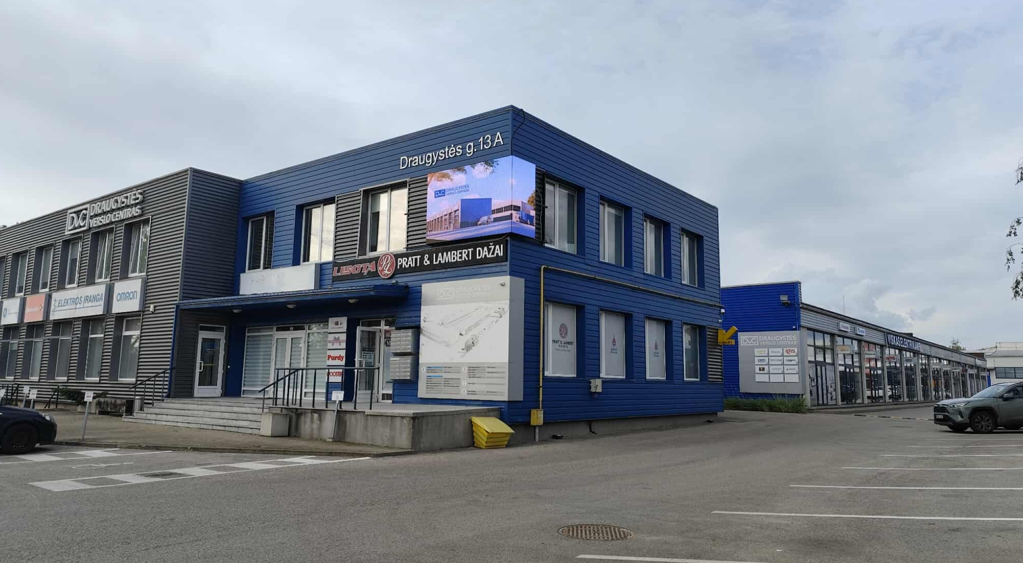 Verslo centras „Draugystė“ – fasadinis kampinis LED ekranas