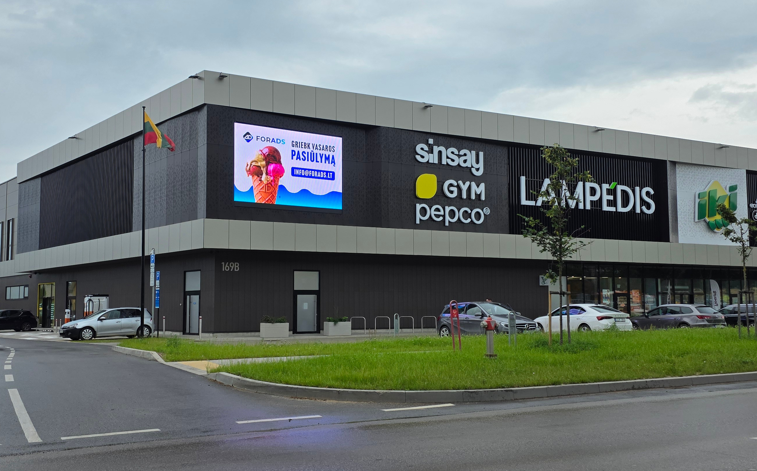 Lampėdžio IKI reklaminis ekranas